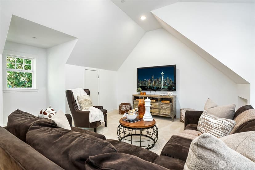 Property photo for 1406 218th Avenue NE, Sammamish photo 17