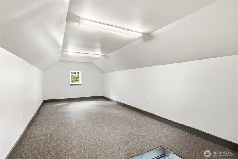 Property photo for 1406 218th Avenue NE, Sammamish photo 35