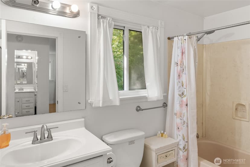 Property photo for 5604 172nd Place SW, Lynnwood photo 16