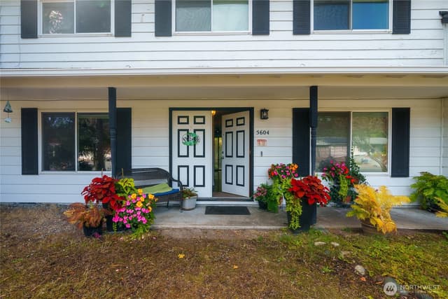 Property photo for 5604 172nd Place SW, Lynnwood photo 3