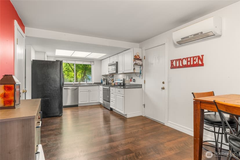 Property photo for 5604 172nd Place SW, Lynnwood photo 6