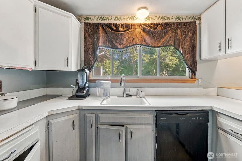 Property photo for 2230 S 253rd Place, Des Moines photo 5
