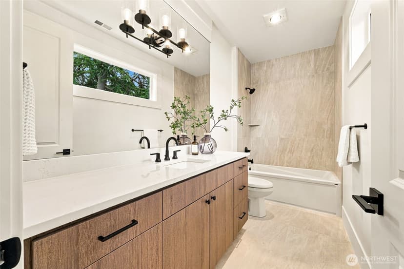 Property photo for 10237 134th Avenue NE, Kirkland photo 37