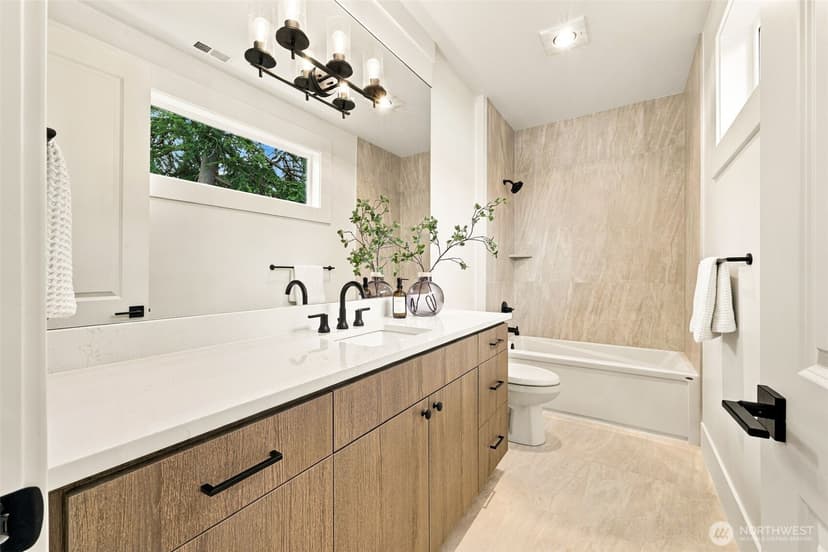 Property photo for 10237 134th Avenue NE, Kirkland photo 38