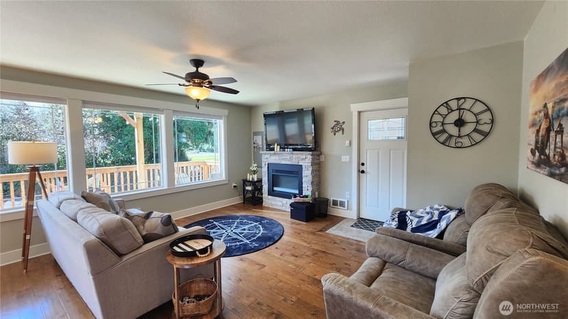 Property photo for 136 Pacific Boulevard NW, Ocean Shores photo 3