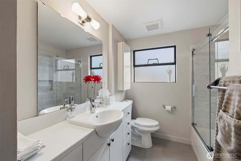 Property photo for 1338 N 176th Street, Shoreline photo 20