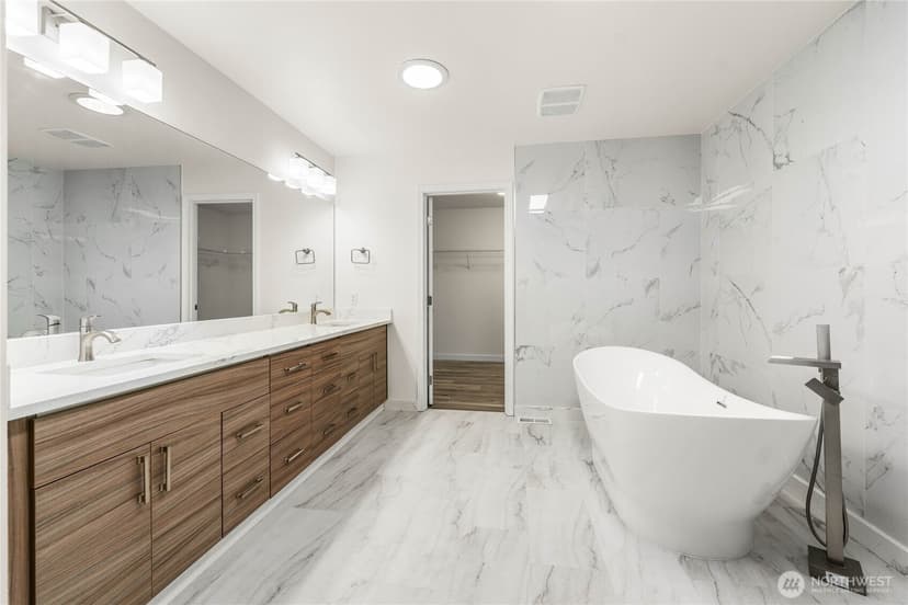 Property photo for 9525 S 221st Place, Kent photo 19