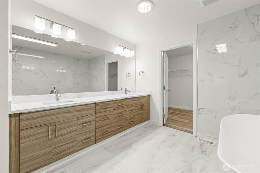 Property photo for 9525 S 221st Place, Kent photo 16