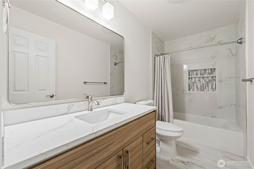 Property photo for 9525 S 221st Place, Kent photo 23
