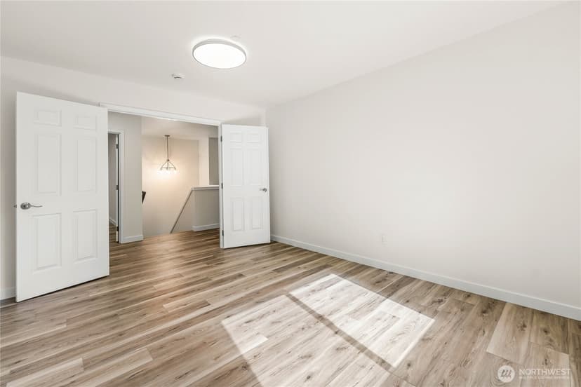 Property photo for 9525 S 221st Place, Kent photo 21