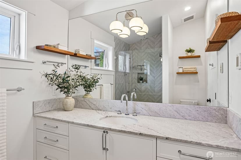 Property photo for 1619 3rd Avenue W, Seattle photo 13