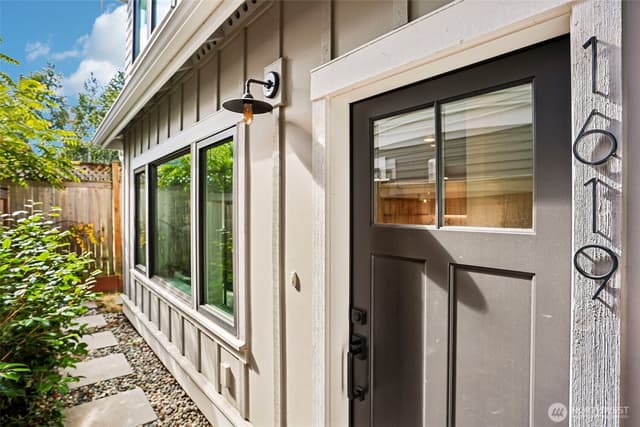 Property photo for 1619 3rd Avenue W, Seattle