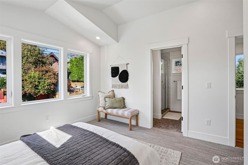Property photo for 1619 3rd Avenue W, Seattle photo 11