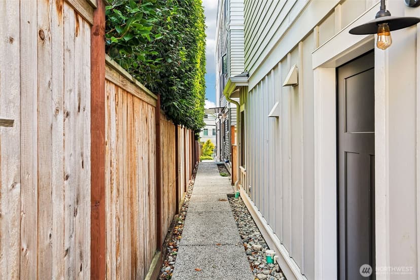 Property photo for 1619 3rd Avenue W, Seattle photo 22