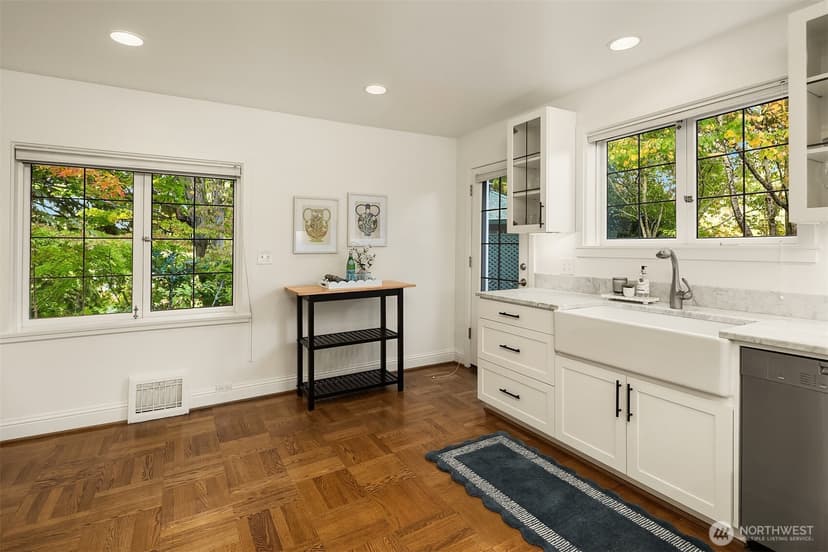 Property photo for 3938 NE Belvoir Place, Seattle photo 11