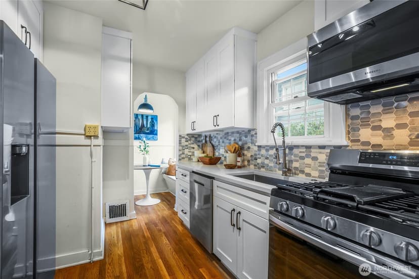 Property photo for 4814 36th Avenue NE, Seattle photo 6