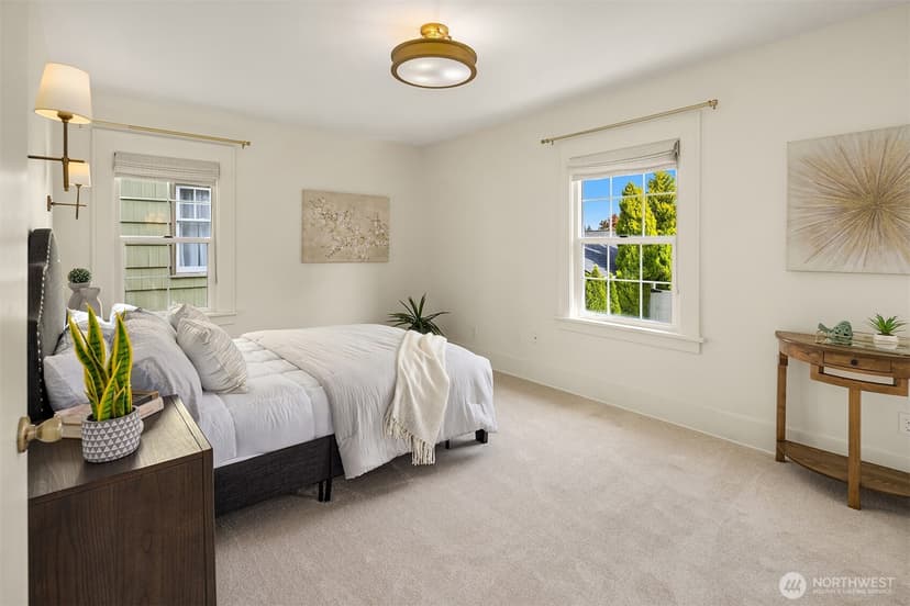 Property photo for 5224 37th Avenue NE, Seattle photo 14