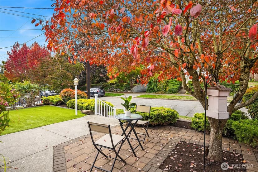 Property photo for 5224 37th Avenue NE, Seattle photo 2