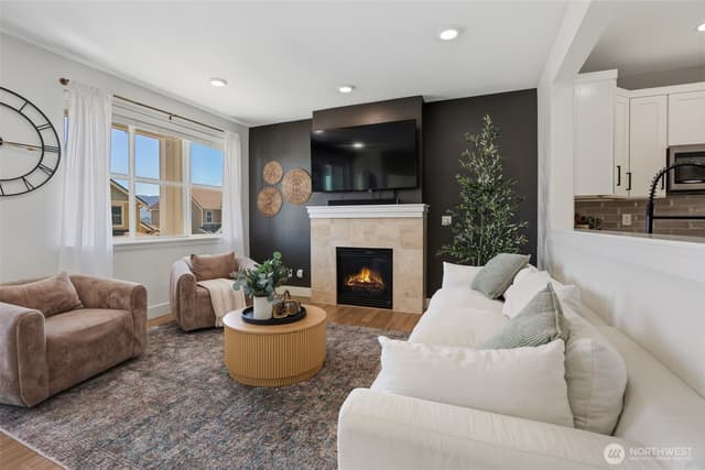 Property photo for 581 Mountain View Lane NW, Issaquah photo 4