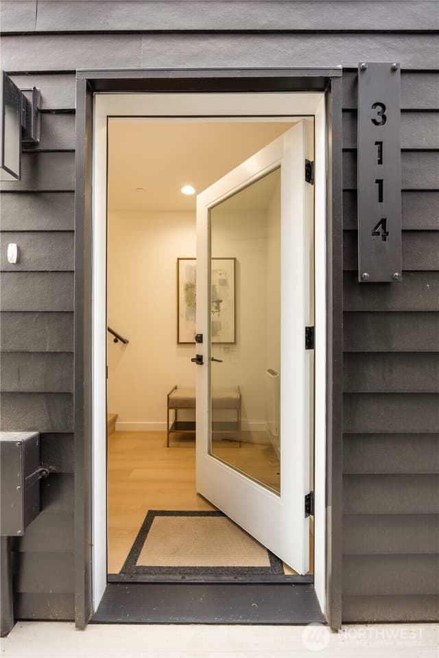 Property photo for 3114 Queen Anne Avenue N, Seattle photo 2