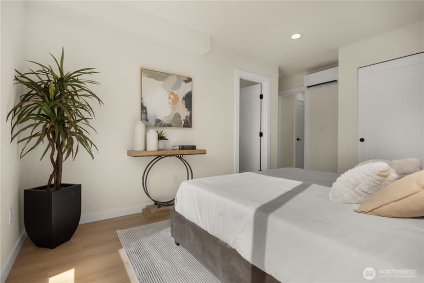 Property photo for 3114 Queen Anne Avenue N, Seattle photo 11