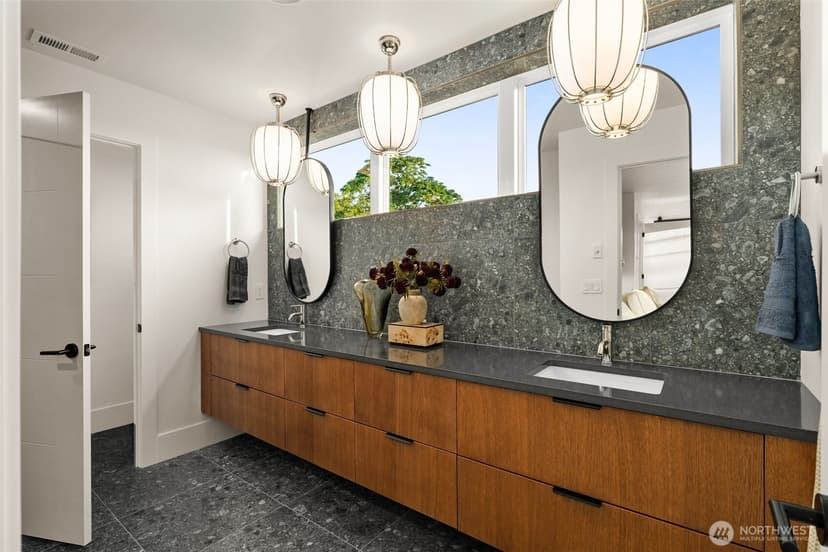 Property photo for 614 33rd Avenue E, Seattle photo 23