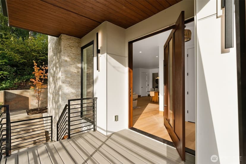 Property photo for 614 33rd Avenue E, Seattle photo 4