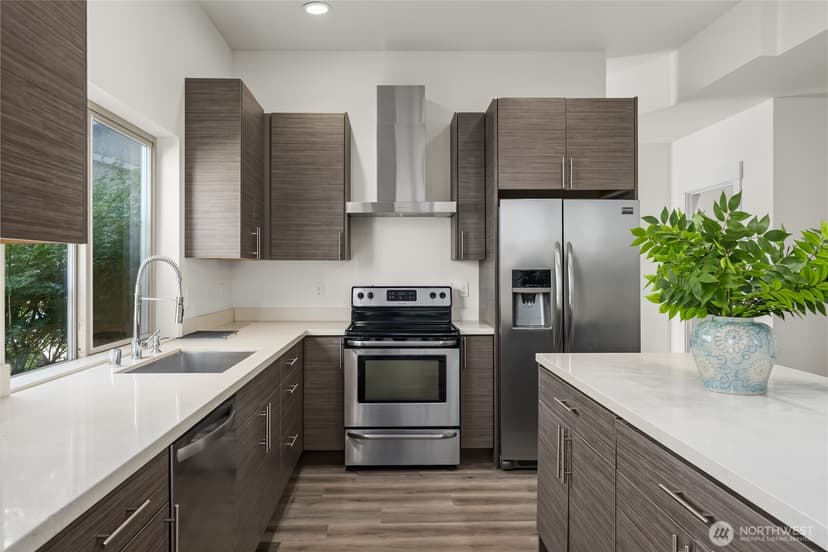 Property photo for 647 S 150th Street, Burien photo 4