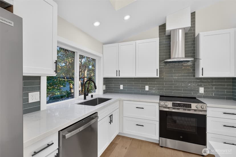 Property photo for 10238 Renton Avenue S, Seattle photo 6