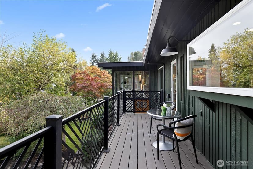 Property photo for 9043 Matthews Avenue NE, Seattle photo 17