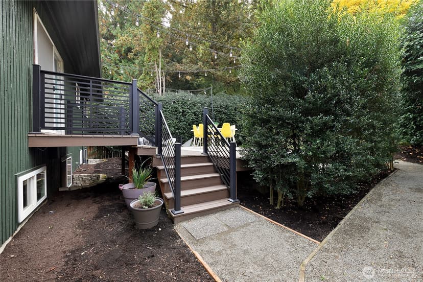 Property photo for 9043 Matthews Avenue NE, Seattle photo 32