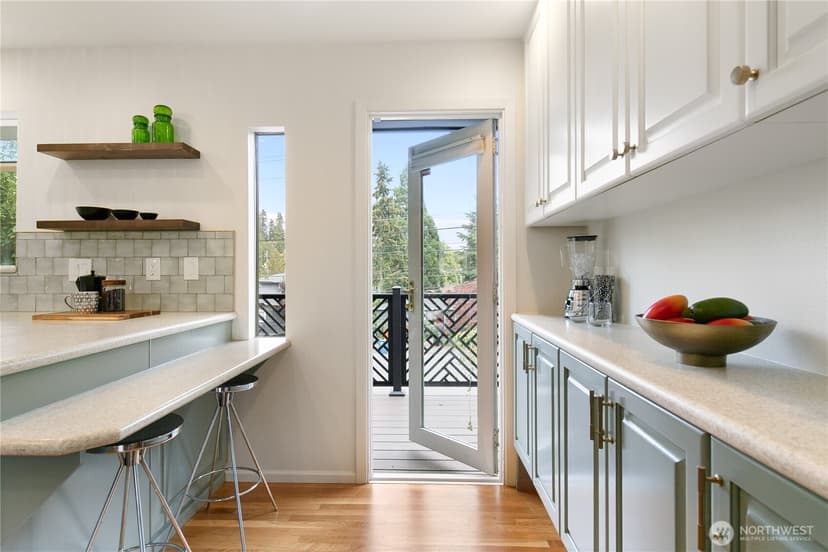 Property photo for 9043 Matthews Avenue NE, Seattle photo 16