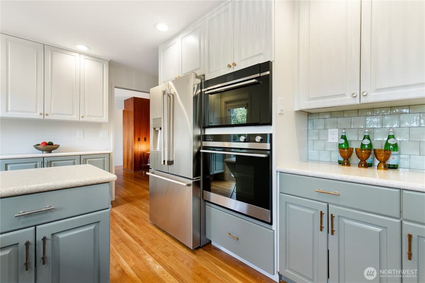 Property photo for 9043 Matthews Avenue NE, Seattle photo 15