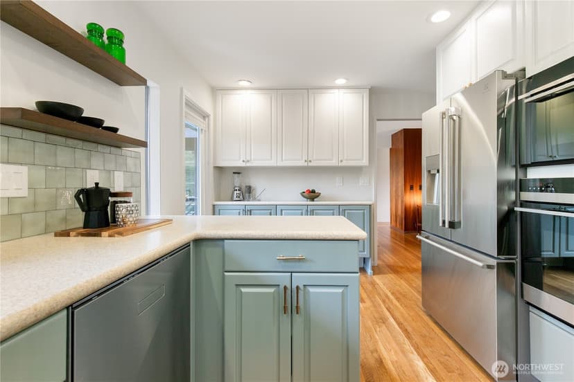 Property photo for 9043 Matthews Avenue NE, Seattle photo 14