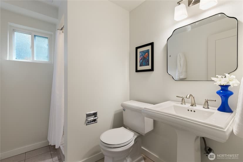 Property photo for 9043 Matthews Avenue NE, Seattle photo 30