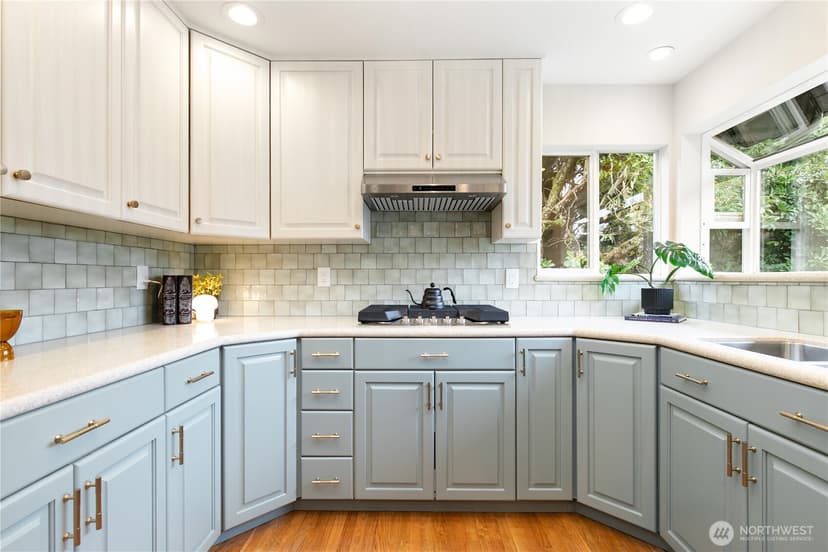 Property photo for 9043 Matthews Avenue NE, Seattle photo 13