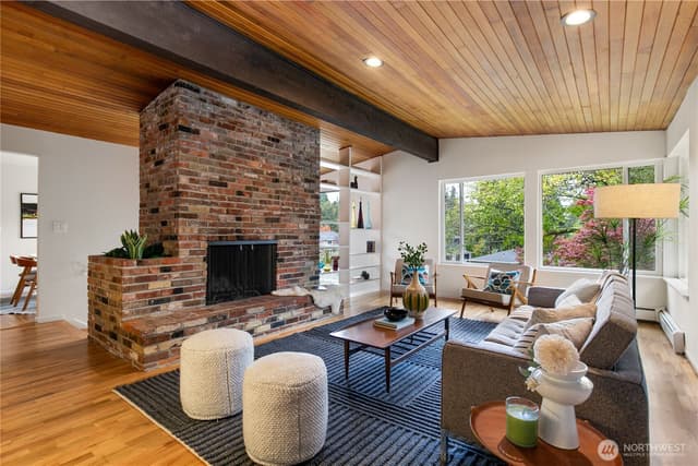 Property photo for 9043 Matthews Avenue NE, Seattle photo 5