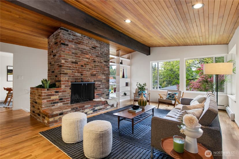 Property photo for 9043 Matthews Avenue NE, Seattle photo 5