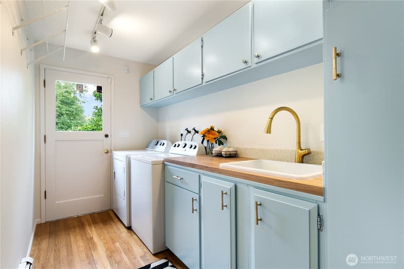 Property photo for 9043 Matthews Avenue NE, Seattle photo 25