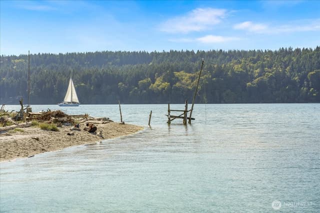 Property photo for 27730 Manzanita Beach Road SW, Vashon photo 4