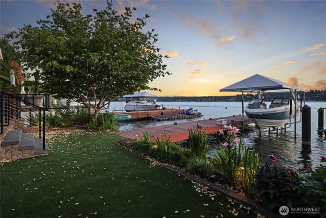 Property photo for 13133 Holmes Point Drive NE, Kirkland photo 3