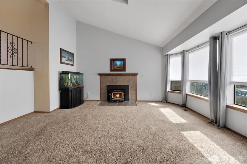 Property photo for 1525 148th Street E, Tacoma photo 4