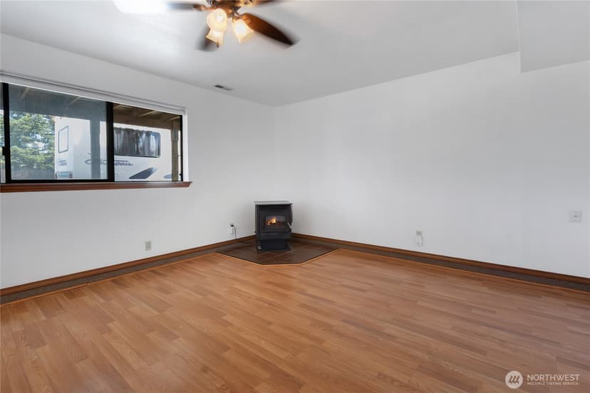 Property photo for 1525 148th Street E, Tacoma photo 17