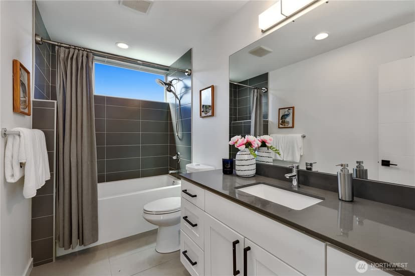 Property photo for 5560 15th Avenue S, Seattle photo 18