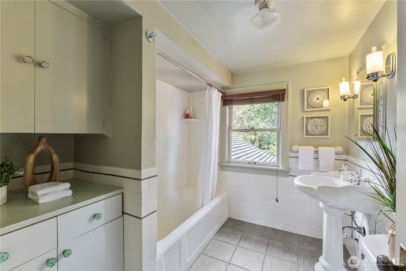Property photo for 3117 Broadway E, Seattle photo 21