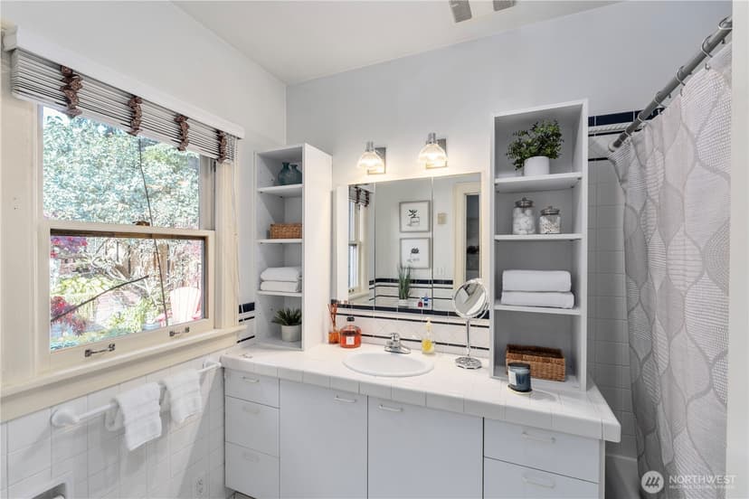 Property photo for 3117 Broadway E, Seattle photo 16
