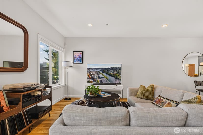 Property photo for 3649 Francis Avenue N #B, Seattle photo 15