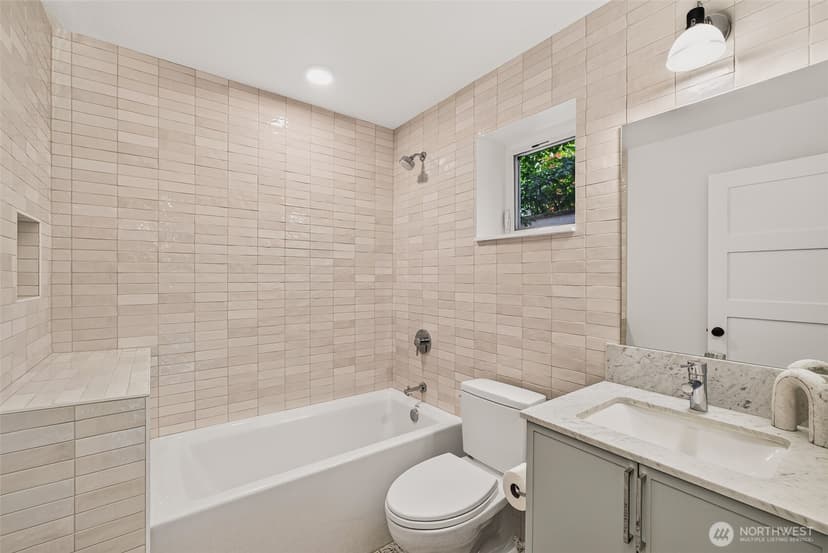 Property photo for 3649 Francis Avenue N #B, Seattle photo 23