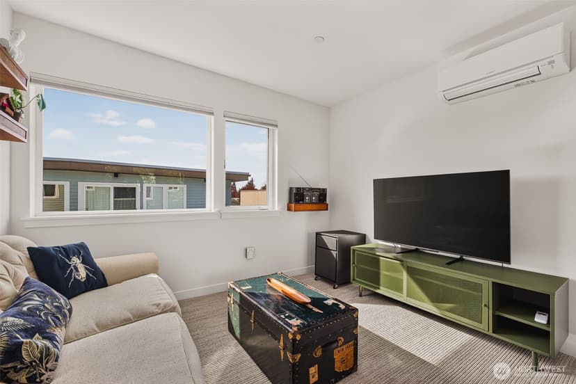 Property photo for 3649 Francis Avenue N #B, Seattle photo 29