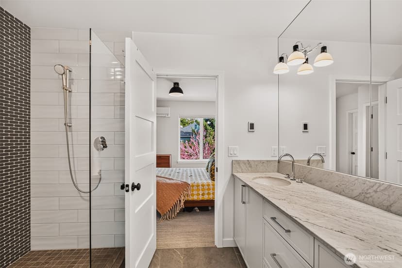 Property photo for 3649 Francis Avenue N #B, Seattle photo 18